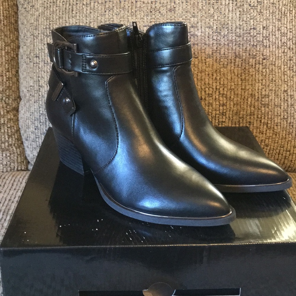 NEW——GBG Guess Boots